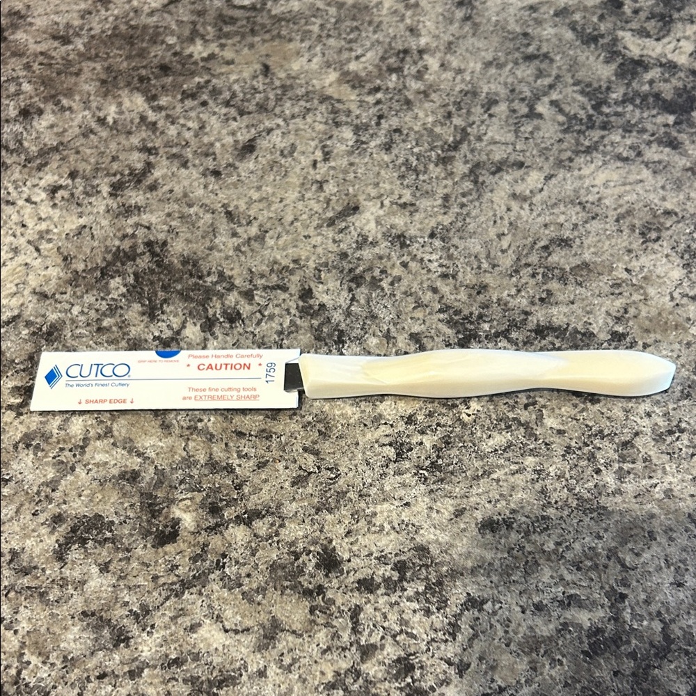 Cutco white table Knife